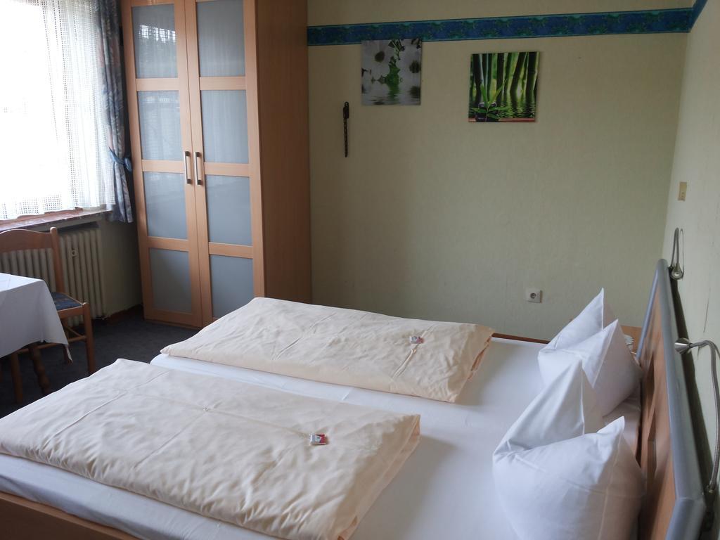 Pension "Dorfkrug" Winterberg Room photo